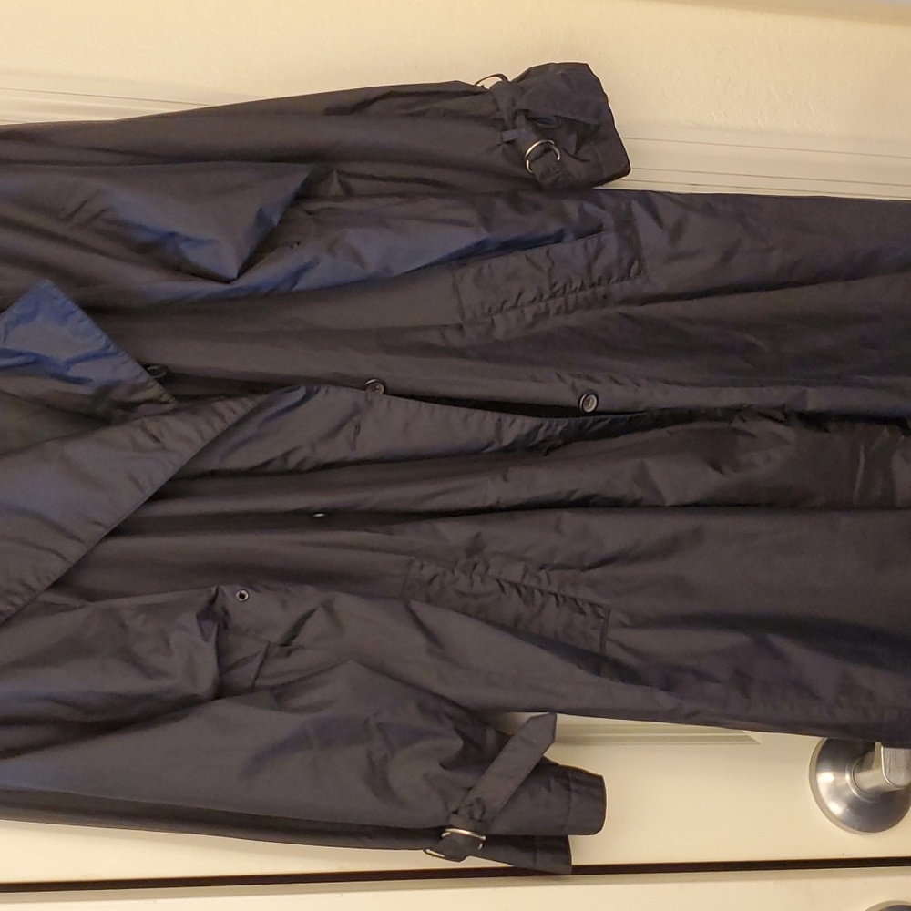 Ladies David Benjamin trench coat. Size 9/10.